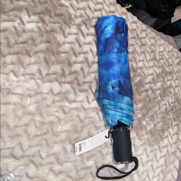 Aimee Kestenberg Bermuda marble tote umbrella - Picture 6 of 7